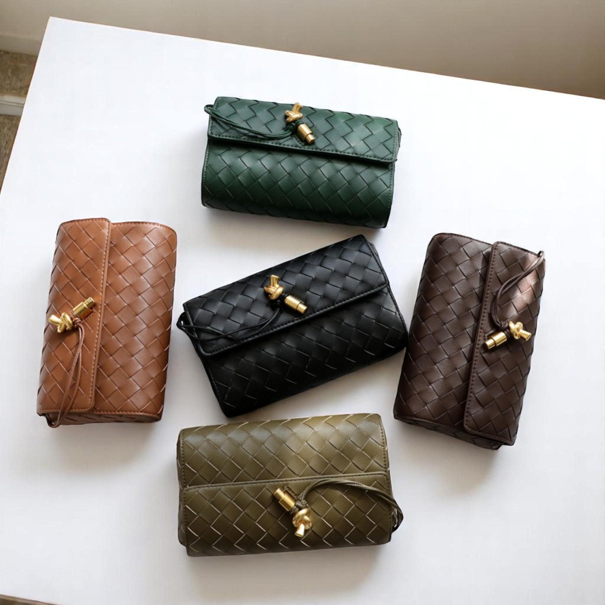 クラッチバッグ ANDIAMO CLUTCH Bottega Veneta® Women's Andiamo Clutch in Fondant. Shop