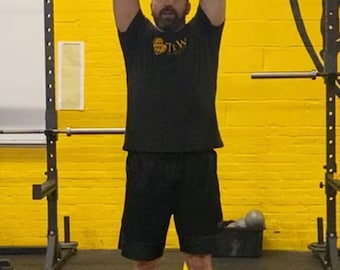 Programa de fitness de dominación con mancuernas