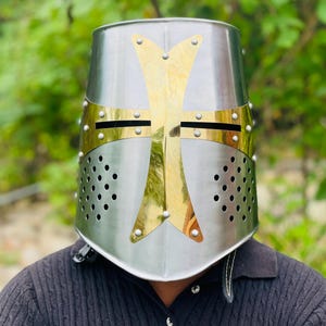 Casco de caballero templario cruzado ~ Gran yelmo medieval, casco para LARP y cosplay, casco cruzado de acero y latón hecho a mano, regalo coleccionable