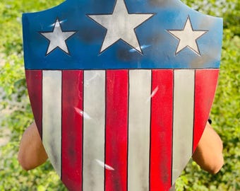 Captain America Shield: door de strijd beschadigd aluminium, leren bandjes: 19,5 x 25 inch