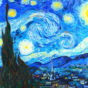 Op de afbeelding: Een artistiek schilderij dat een nachthemel weergeeft met wervelende blauwe penseelstreken, heldergele sterren en een halve maan. Een donkere boom staat op de voorgrond, met een dorp en een kerk in de verte. In de stijl van Van Gogh.