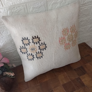 Handmade Light-Colored Turkish Kilim Pillow 40x40 cm (16x16 inches) - Square Bohemian Tribal Pillow, Authentic Cream White Decorative Pillow