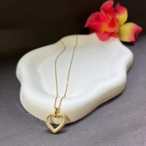 Colar de coração dourado: pingente de zircônia cúbica, corrente hipoalergênica