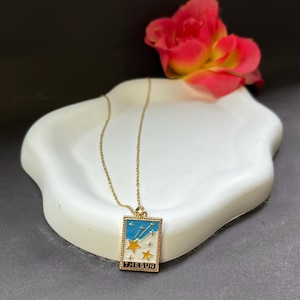 Collar de Sol y Estrellas – Colgante Celestial Dorado / Joyería Cósmica Hecha a Mano / Regalo para Ella