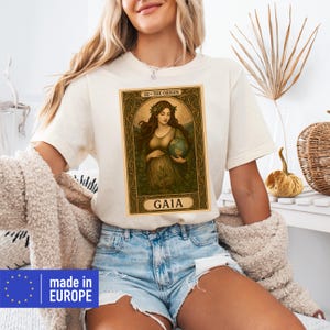 Camiseta de Tarot Gaia - El Origen, Estética Art Nouveau Witchcore, Camiseta de la Diosa de la Tierra, Camiseta con Gráfico Espiritual, Top de Estilo Boho, Regalo para Ella