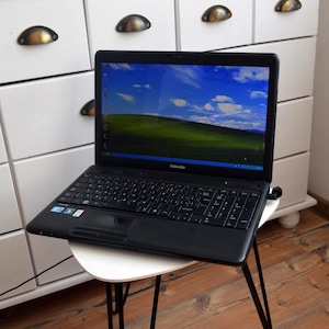 Portatile vintage Toshiba Satellite C660 con Windows XP – Retro Computing e Nostalgia