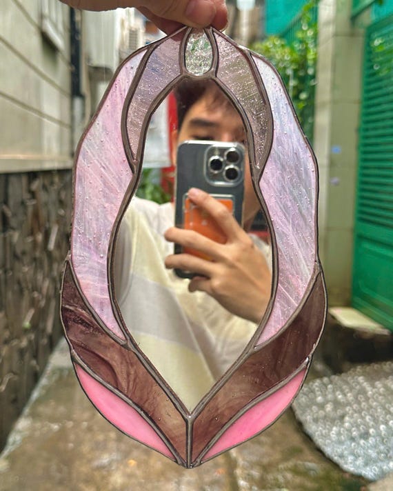 Pink Version Vulva Stained Glass Mirror, Vulva Stained Glass Art, Vulva Art, Stained Glass Suncatcher, Vulva Mirror, Feminine Power, Mirror