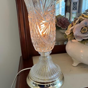 Crystal Boudoir lamp, elegant lines, beautiful cut crystal