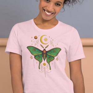 Maglietta con farfalla boho: maglietta con grafica luna e stelle celestiali