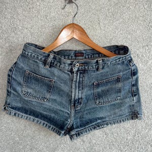 Y2K Vintage Low Rise Denim Shorts – Front Pockets
