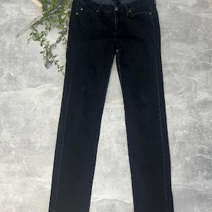 Classic Noir High-Waist Straight-Leg Jeans