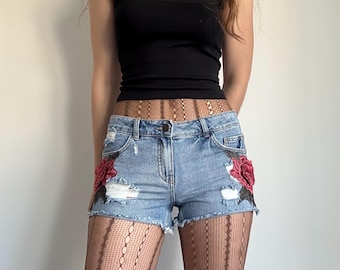 デニムショーツ Y2K ローライズ – ダメージ加工ローズアップリケ バディ