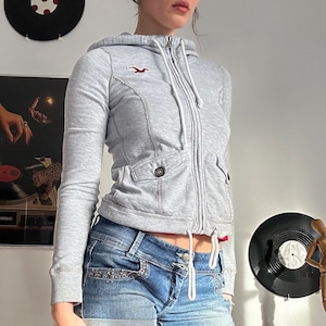 Vintage Hollister Zip Up Hoodie - Figursydd tröja med logotyp från 2000-talet