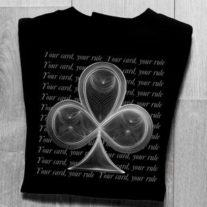 Farbige Herren-T-Shirt-Karte, T-Shirt für einen Spieler, Karte auf einem T-Shirt, ernsthafte Spielerkarte, modernes Design-T-Shirt, Deckkarten-T-Shirt, T-Shirt-Geschenk