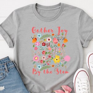 Wildflowers T Shirt, Vintage Floral Shirt, Flower Aesthetic Tee, Gift for Gardeners, Floral Gift for mom, floral tee shirt, trendy tees