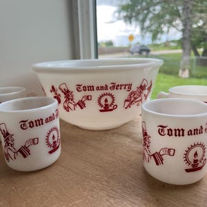Vintage Tom & Jerry Hazel Atlas Egg Nog Punch Bowl Set (6) Milk Glass Mugs Red and Whitw Christmas Holiday 1950’s