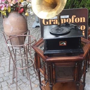 Turntable with Antique Gramophone Look | Plays LPs, 45s & Shellac Records | Handcrafted Record Player