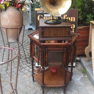 Turntable with Antique Gramophone Look | Plays LPs, 45s & Shellac Records | Handcrafted Record Player