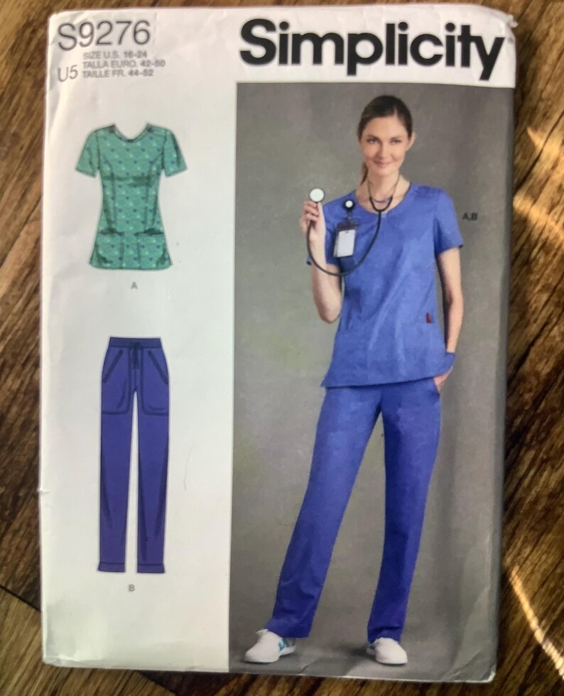 Puede incluir: Patr&oacute;n de costura Simplicity para un top y pantal&oacute;n de uniforme. El patr&oacute;n muestra un top de manga corta con bolsillos y cuello en V, y un pantal&oacute;n de pernera recta. Tallas: Euro 42-50 y U.S. 16-24.