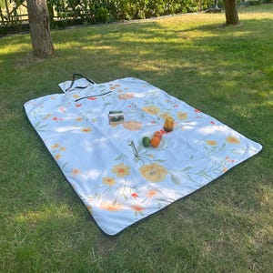 Floral Waterproof Picnic Blanket, Large Beach Blanket, Foldable Outdoor Mat with Sandproof, Carry Bag, 3 Layer Picnic Rug, 60x80" -150x200cm