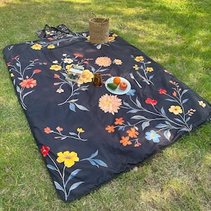 Waterproof Picnic Blanket, Floral Large Beach Blanket, Foldable Outdoor Mat with Sandproof, Carry Bag, 3 Layer Picnic Rug, 60x80" -150x200cm