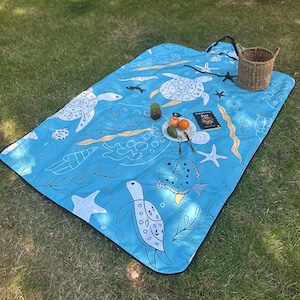 Waterproof Picnic Blanket, Sea Life Beach Blanket, Foldable Outdoor Mat with Sandproof, Carry Bag, 3 Layer Picnic Rug, 60x80" - 150x200cm