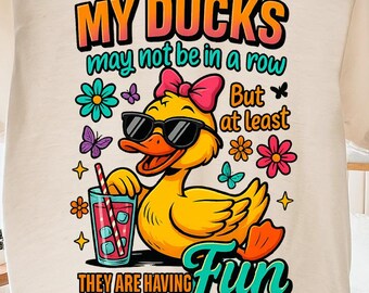 Lustiges „Enten nicht in einer Reihe“-Design (sarkastisch, PNG), freches und witziges T-Shirt-Design zum Thema psychische Gesundheit, niedliche Ente (PNG), lustiges Tier-Sublimationsmotiv, trendiger Sarkasmus (PNG)