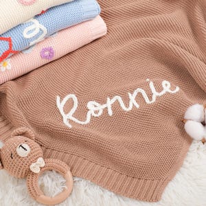 Personalized Baby Blanket: Hand-Embroidered Organic Cotton, Custom Name