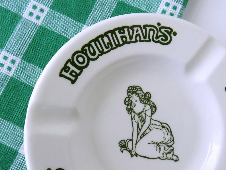Pub Decor Houlihan/'s Ashtray Souvenir Memorabilia Man Cave Decor. Bar Decor Gift for Him Vintage Kitsch Collectible Tobacciana