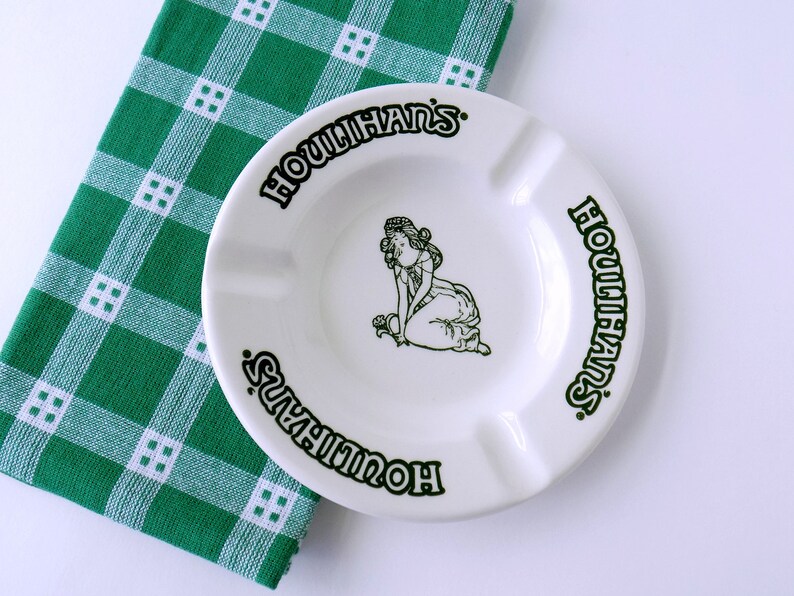 Pub Decor Houlihan/'s Ashtray Souvenir Memorabilia Man Cave Decor. Bar Decor Gift for Him Vintage Kitsch Collectible Tobacciana