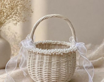Cestino bianco per damigella d'onore, cestino da sposa in vimini con perline e fiocchi