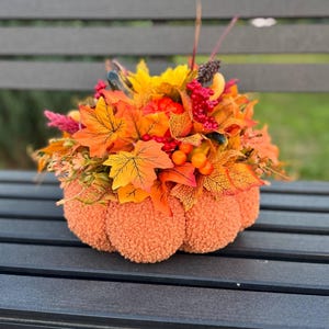 Fall pumpkin centerpiece, Thanksgiving table decor with sunflowers & autumn leaves, Rustic farmhouse harvest arrangement