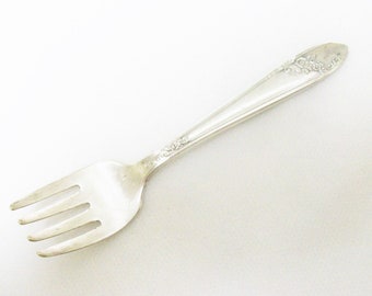 Queen Bess Baby Fork 1946 No Monogram Free US Ship /