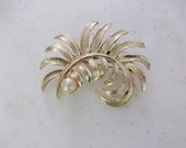 Free US Ship Gold Pearl Leaf Pin /