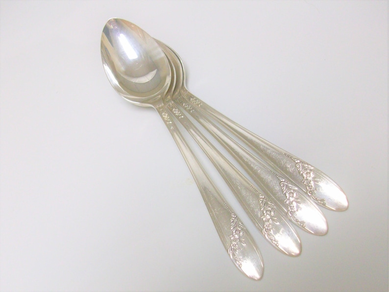 4 Silver Queen Bess II Teaspoons 1946
