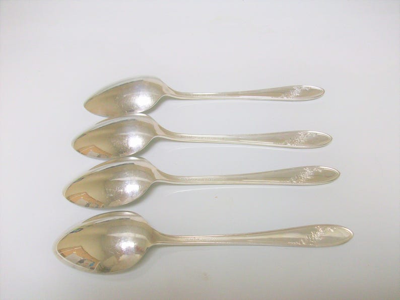 4 Silver Queen Bess II Teaspoons 1946
