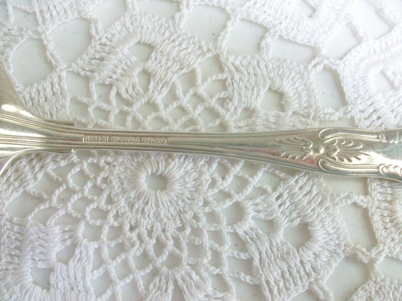 Free US Ship Kings Silver Casserole Spoon Sheffield England