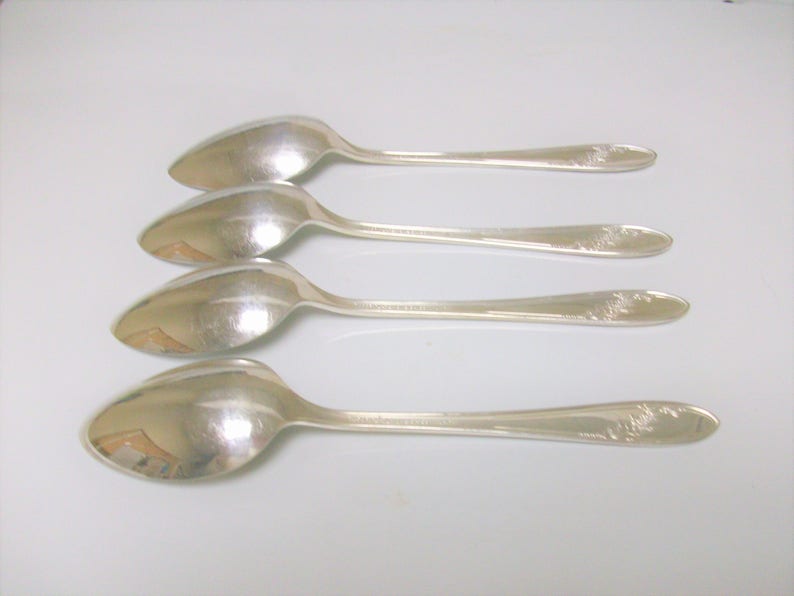 4 Silver Queen Bess II Teaspoons 1946