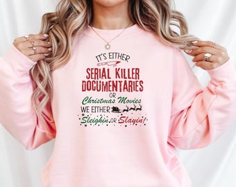 Sudadera "Sleighin or Slayin", Sudadera con capucha navideña de crímenes reales para mujer, Sudadera divertida de médico asesino, Sudadera navideña acogedora, Regalo para tu mejor amiga