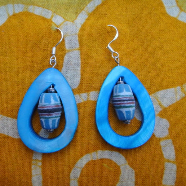 Aqua Tränenblech blau afrikanische Perlen Ohrringe