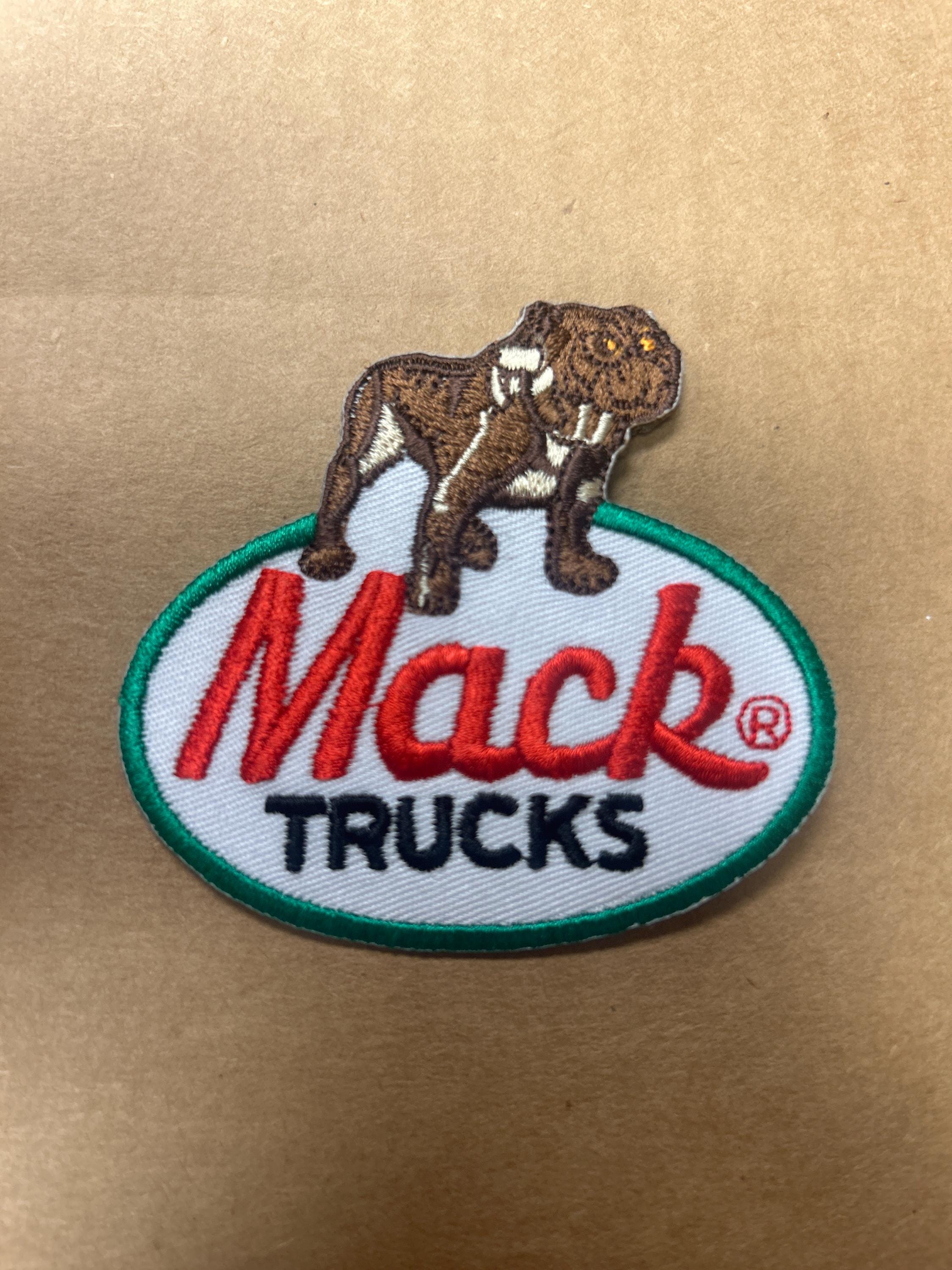 Mack truckエンブレム　マックトラック m6105a.jpg