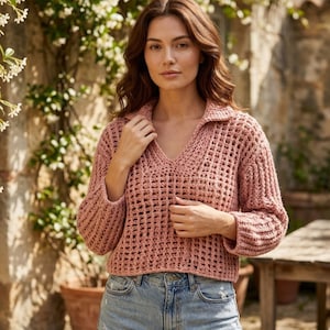 Op de afbeelding: Een rustiek houten bord met de tekst "Welcome to our home" in een handgeschreven stijl. Het bord heeft een verweerde afwerking en een eenvoudig, uitnodigend ontwerp, ideaal voor een veranda of entree.