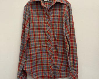 Camisa infantil vintage de cuadros rojos con botones