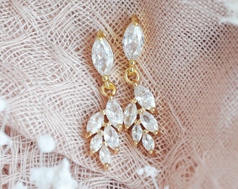 Dainty Leaf Earrings, Boho Bridal Earrings, Short Earrings, Small Gold Earrings, Woodland Wedding, Bridesmaids Earrings, Bohemian Bride