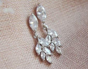 Boucles d'oreilles feuille d'argent, boucles d'oreilles de mariée bohèmes, mariage rustique, cadeau d'anniversaire pour elle, boucles d'oreilles délicates, forêt boisée, boucles d'oreilles vigne