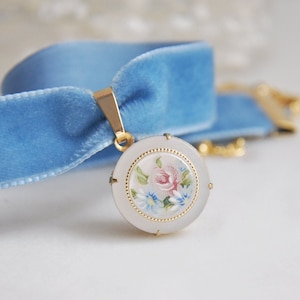 Ras de cou en velours bleu poudré, tour de cou camée fleurs vintage, quelque chose de bleu, style victorien, collier hippie, fantaisie, collier floral, bohème