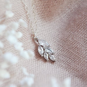 Collar de hojas delicadas, collar de plata esterlina, collar de novia bohemio, joyería de boda bohemia, collar de dama de honor, boda en el bosque, circonita cúbica
