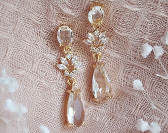 Boucles d'oreilles de mariée bohème, mariage dans les bois, boucles d'oreilles feuille de CZ, boucles d'oreilles de demoiselles d'honneur, boucles d'oreilles de mariage en cristal, boucles d'oreilles de mariée modernes, larmes