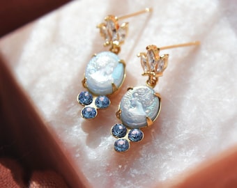 Boucles d'oreilles camée bleu, boucles d'oreilles florales, boucles d'oreilles fantaisistes, boucles d'oreilles vintage, quelque chose de bleu, style rétro, boucles d'oreilles éclectiques, cadeau pour maman