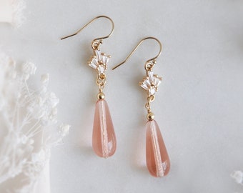 Boucles d'oreilles de mariage rose, boucles d'oreilles de mariée bohème, boucles d'oreilles rose blush, mariage dans le désert, mariage bohème, boucles d'oreilles en larme, boucles d'oreilles dorées